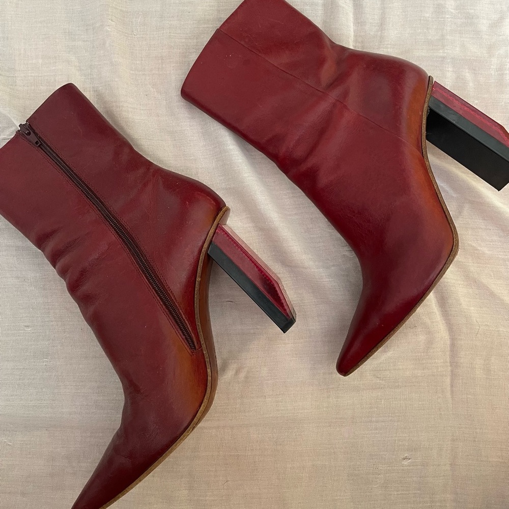 Vetements Burgundy Leather Ankle Boots!

Pre-Loved Size 39!

Make Me An Offer!